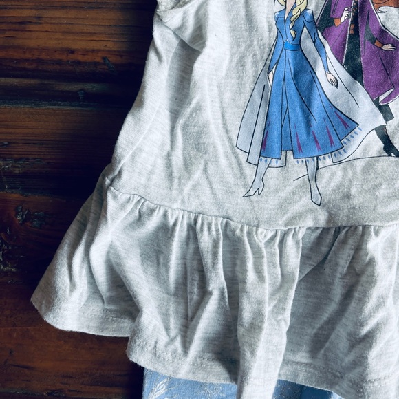 Frozen Elsa and Anna Sister Love Outfit - Picture 7 of 8